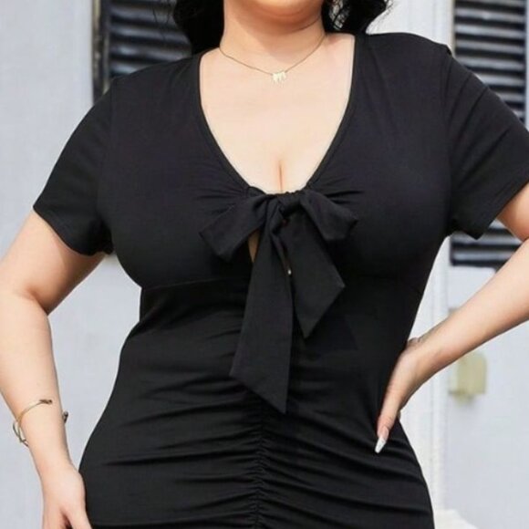 Plus Size Ruched Tied Short Sleeve Mini Dress - Picture 5 of 9